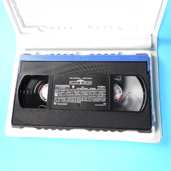 Disney Snow Dogs Movie VHS Video Tape Clam Shell 26507 Cuba Gooding Jr Husky - Picture 3 of 6